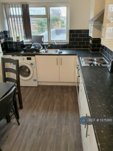 3 Bedroom Flat To Rent In Flats Above Mile Road, Bedford, MK42
