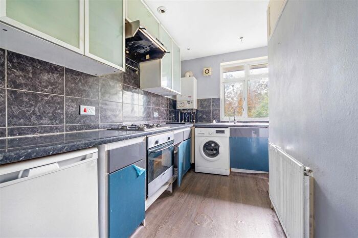 2 Bedroom Flat For Sale In Thurlow Park Road, London, SE21