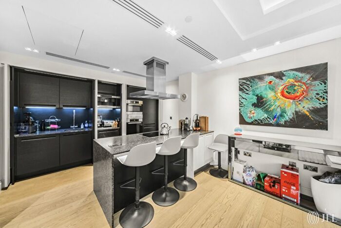 3 Bedroom Flat To Rent In Kensington High Street, London, W14