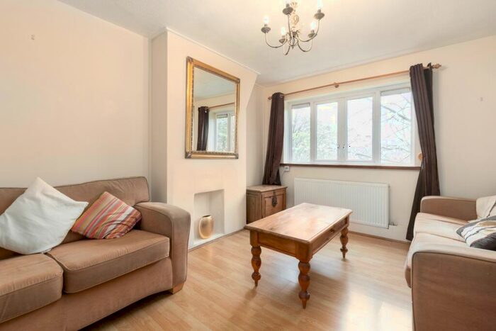 1 Bedroom Apartment To Rent In Hawes Street, London, N1