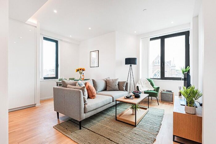 2 Bedroom Flat To Rent In Gravity Royal Heights, Queens Road, Reading, Berkshire, RG1