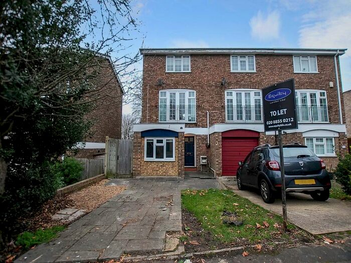 4 Bedroom Property To Rent In Patterdale Close, Bromley BR1