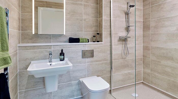 2 Bedroom Flat For Sale In Birmingham Road, Wylde Green, Sutton Coldfield, B72