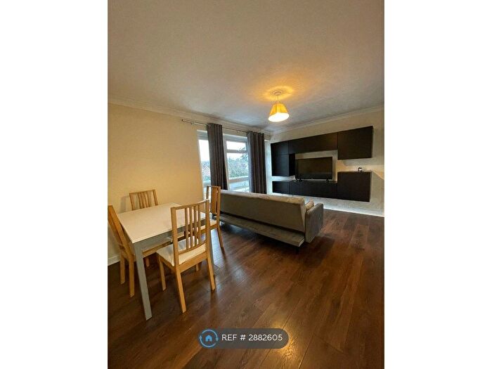 1 Bedroom Flat To Rent In Queens Court, Newbury, RG14