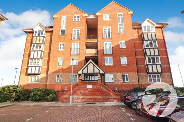 2 Bedroom Flat For Sale In Chandlers Drive, Erith, DA8