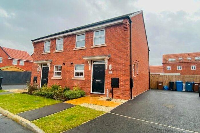 2 Bedroom Property To Rent In Wakelin Way, Lichfield, WS13