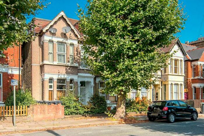 1 Bedroom Flat For Sale In Belmont Road - Flat D, London, N15