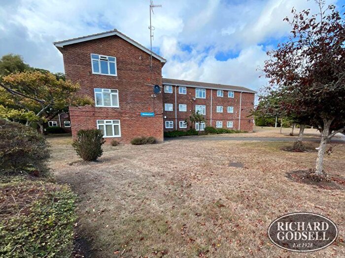 2 Bedroom Flat To Rent In Mudeford, BH23