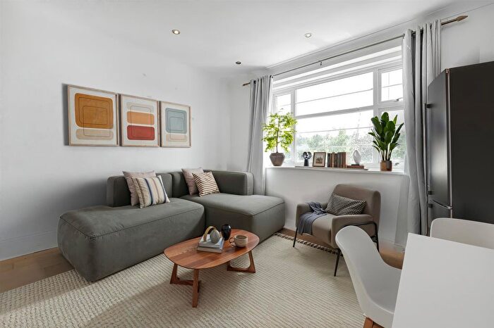 2 Bedroom Flat To Rent In Alexandra Grove, Finchley, N12