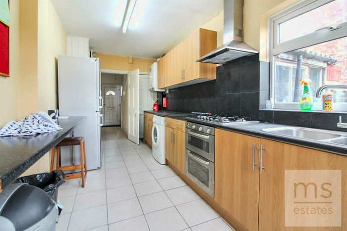 4 Bedroom Semi-Detached House To Rent In Welby Avenue, Lenton, Nottingham, NG7