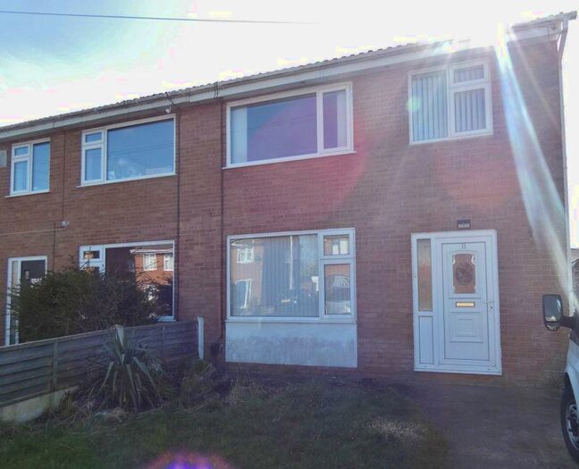 3 Bedroom Semi-Detached House To Rent In Lodge Close, Freckleton, PR4