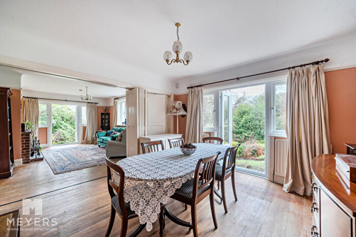 4 Bedroom Detached House For Sale In Higher Blandford Road, Broadstone, BH18 - Photo 9