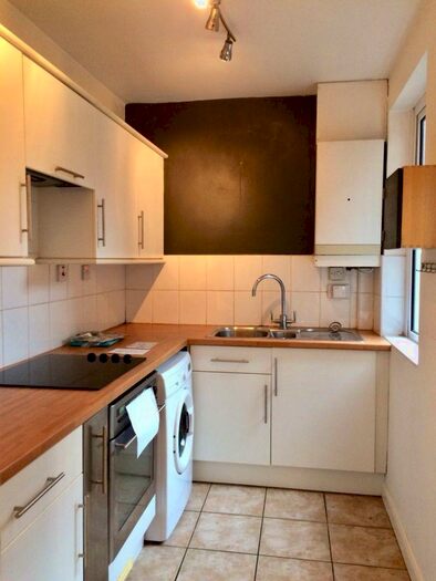 3 Bedroom House To Rent In Beautiful Property Near Ked Road Campus, DE22