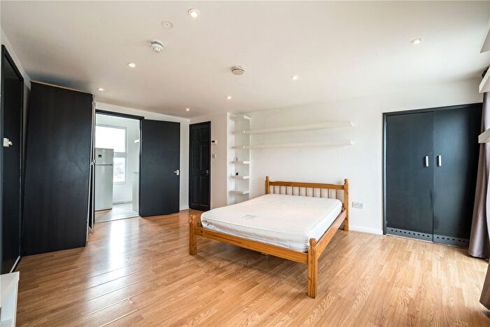 Studio To Rent In New Kings Road, London, SW6