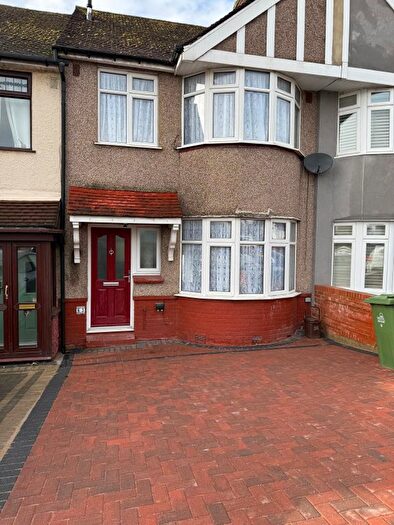 3 Bedroom Terraced House To Rent In Waltham Way, Chingford, E4