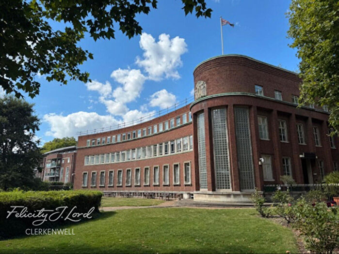 2 Bedroom Apartment For Sale In Rosebery Avenue, London, EC1R