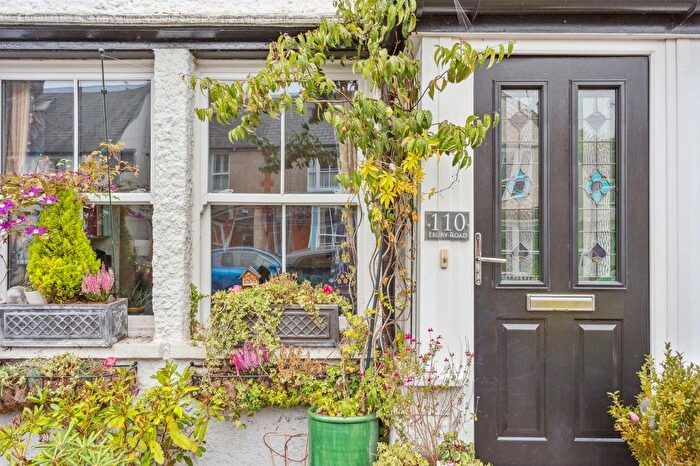 4 Bedroom Semi-detached House For Sale In Ebury Road, Rickmansworth, WD3