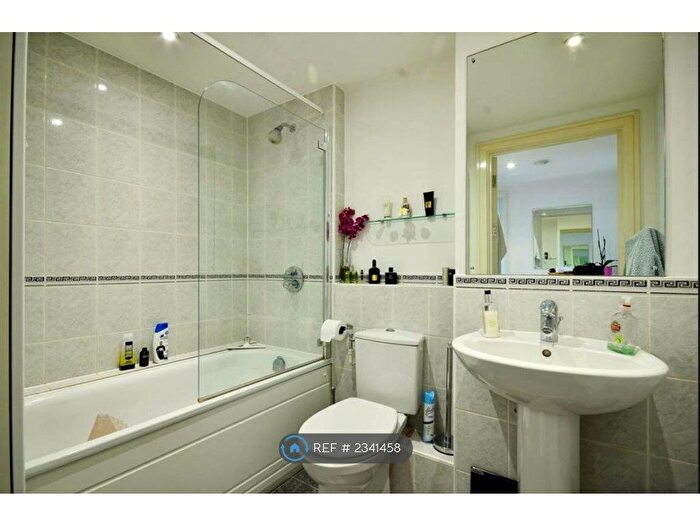 1 Bedroom Flat To Rent In Warwick Building, London, SW11