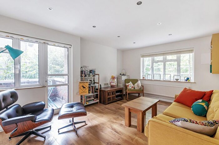 2 Bedroom Flat To Rent In Shepherds Hill, London, N6