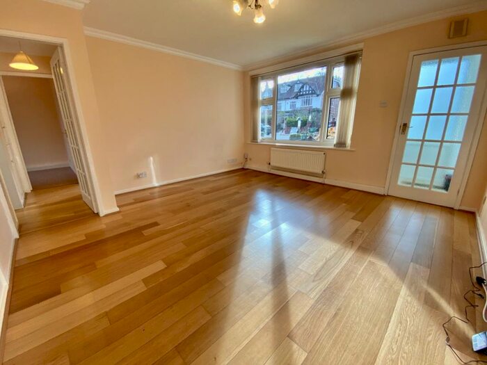 2 Bedroom Flat To Rent In Ballbrook Avenue, West Didsbury, Manchester, M20