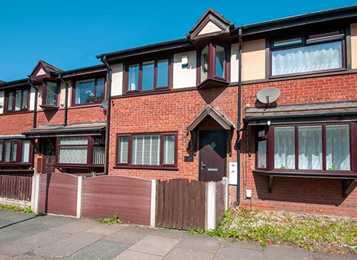 2 Bedroom Town House For Sale In Cross Lane, Radcliffe, Manchester, M26