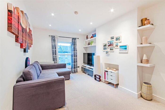 2 Bedroom Flat For Sale In Lichfield Road, Cricklewood, NW2