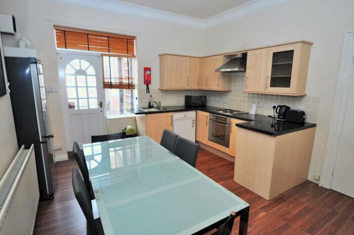 3 Bedroom Flat To Rent In Jesmond, Newcastle Upon Tyne, NE2