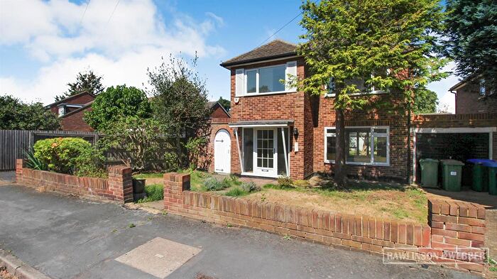 4 Bedroom Detached House To Rent In Mole Abbey Gardens, West Molesey, KT8