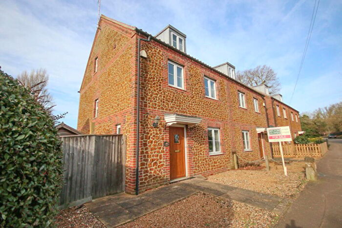 4 Bedroom Semi Detached House For Sale In Lynn Road, Snettisham, King's Lynn, PE31