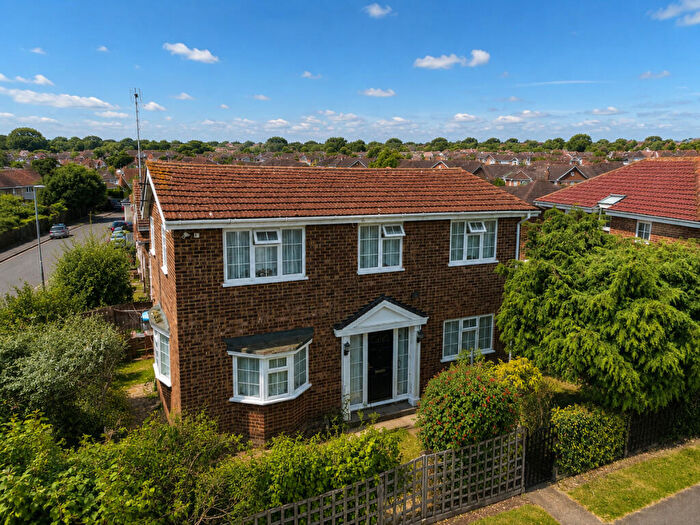 4 Bedroom Detached House For Sale In Orange Road, Canvey Island, SS8