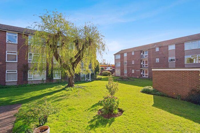 3 Bedroom Flat For Sale In Cressington Place, Bourne End, SL8
