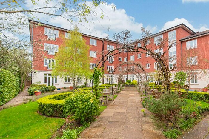2 Bedroom Flat For Sale In Langstone Way, Farthing Court, NW7