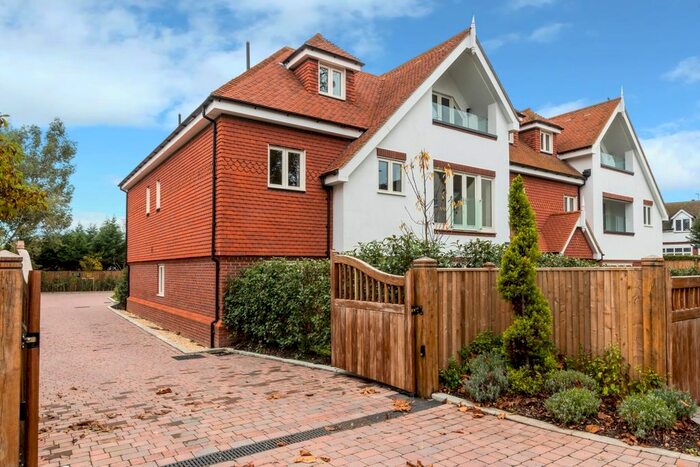 2 Bedroom Flat To Rent In Cranley Road, Guildford, GU1