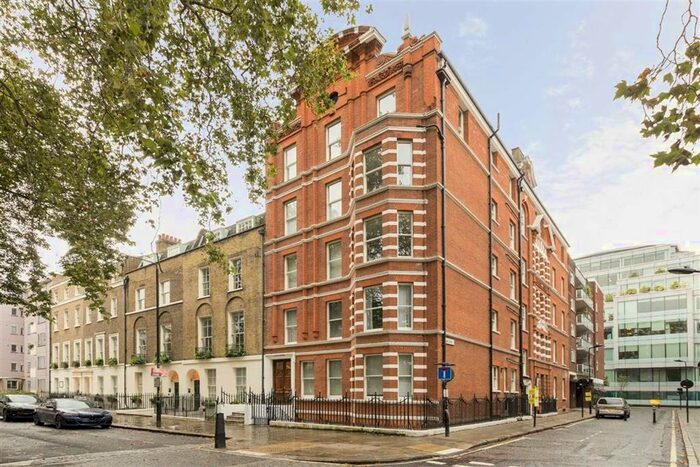 2 Bedroom Flat To Rent In Red Lion Square, London, WC1R