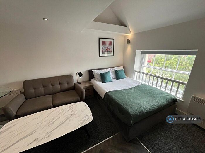 Studio To Rent In The Square, Retford, DN22