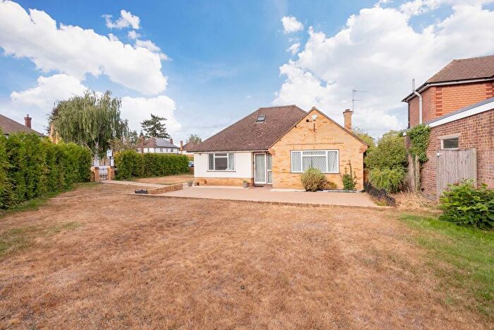 4 Bedroom Detached Bungalow For Sale In Walker Road, Maidenhead, SL6
