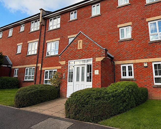 2 Bedroom Flat For Sale In Watling Gardens, Bedfordshire, Dunstable, LU6