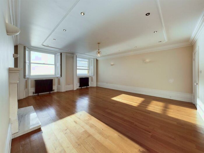 2 Bedroom Flat To Rent In Eastern Terrace, Brighton, BN2