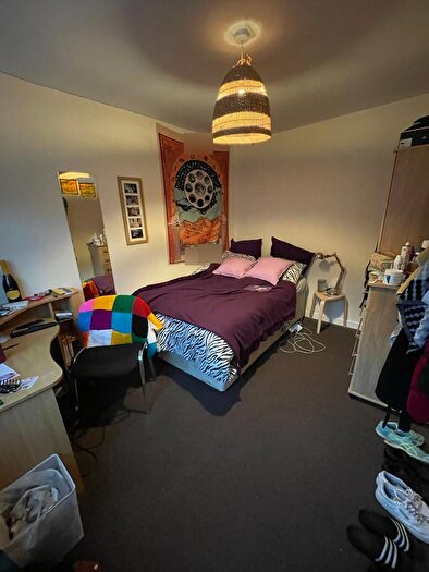 6 Bedroom End Of Terrace House To Rent In Blenheim Road, Reading, RG4
