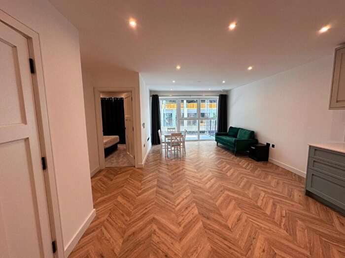 1 Bedroom Flat To Rent In Brook Street, Kingston Upon Thames, Surrey, KT1