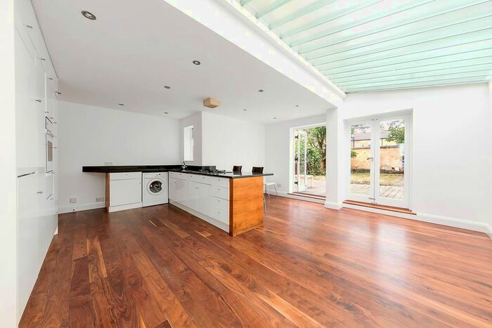 4 Bedroom Property To Rent In Merton Road, Southfields, London, SW18