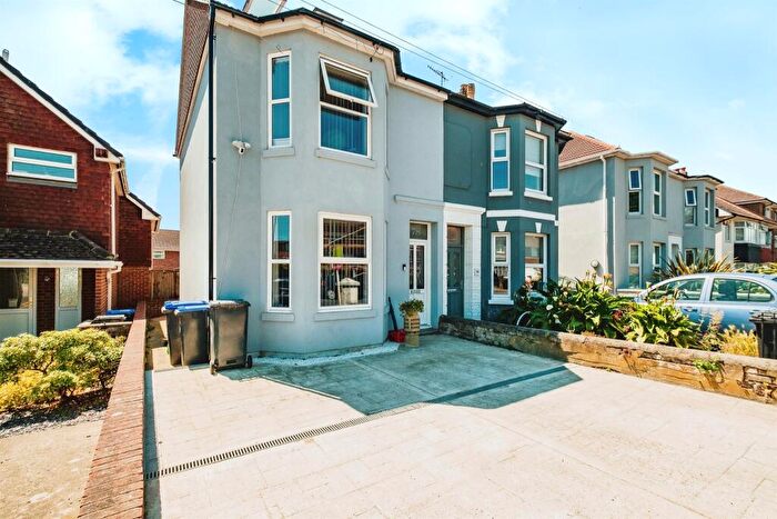 4 Bedroom Semi-Detached House For Sale In Penhill Road, Lancing, BN15