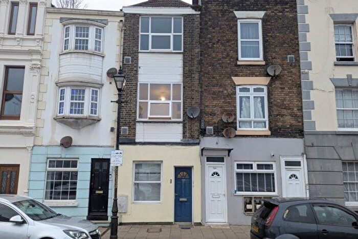 2 Bedroom Flat To Rent In Snargate Street, Dover, CT17