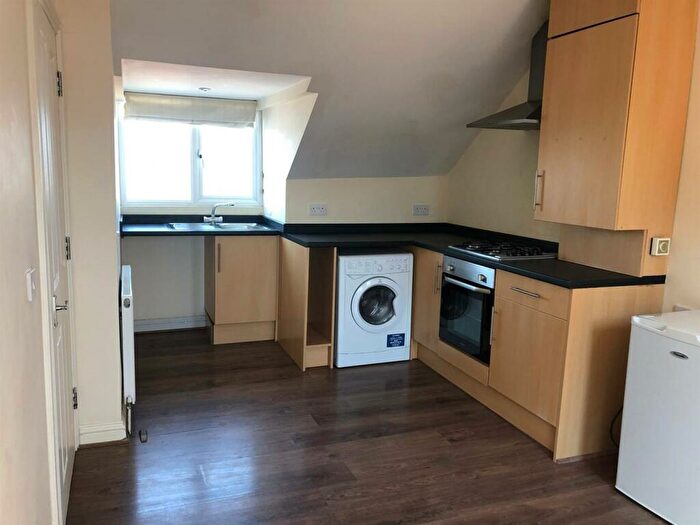 1 Bedroom Flat To Rent In Union Street, Aldershot, GU11