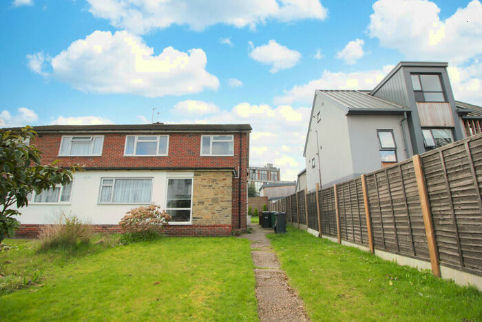 2 Bedroom Maisonette To Rent In Gloucester Road, Redhill, RH1