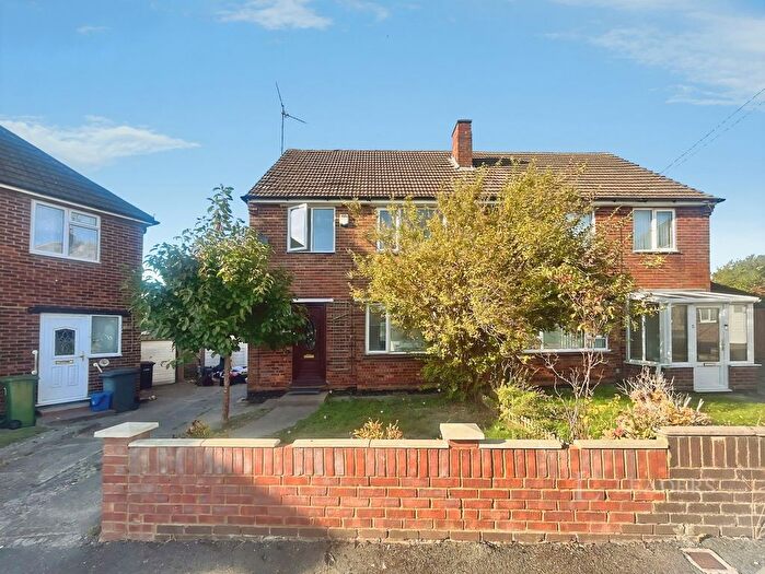 3 Bedroom Semi-Detached House To Rent In Cotswold Gardens, Luton, Bedfordshire, LU3