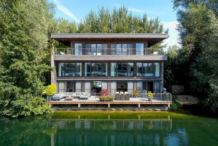 4 Bedroom Detached House For Sale In Claydon Pike, Lechlade, GL7