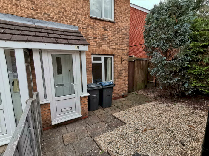 3 Bedroom Semi-Detached House To Rent In Shawley Croft, Acocks Green, B27