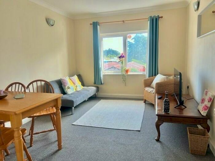 1 Bedroom Apartment To Rent In New Road, Porthcawl, CF36