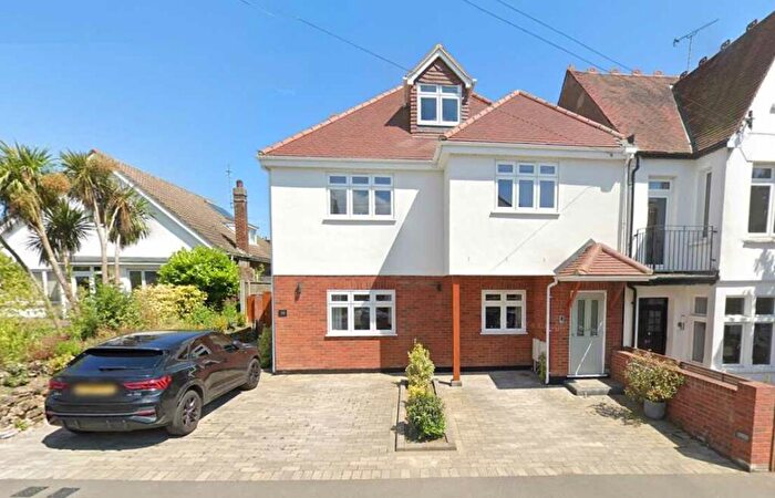 2 Bedroom Apartment To Rent In Leigh On Sea, SS9